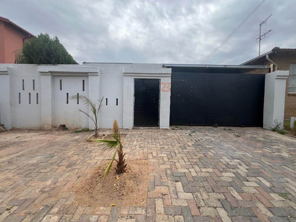 4 Bed House in Azaadville photo number 1