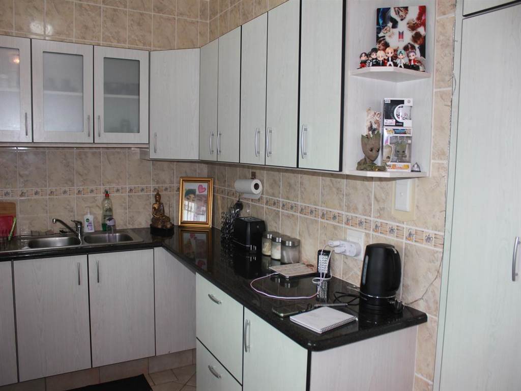 1 Bed Apartment in Doonside photo number 9