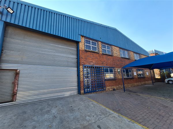 593  m² Industrial space