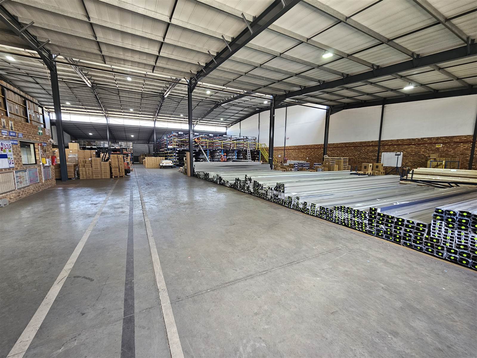 1825  m² Industrial space in Benoni South photo number 1
