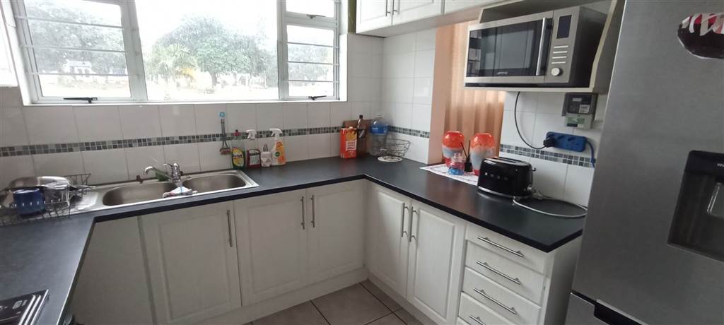 2 Bed Apartment in Windermere photo number 8