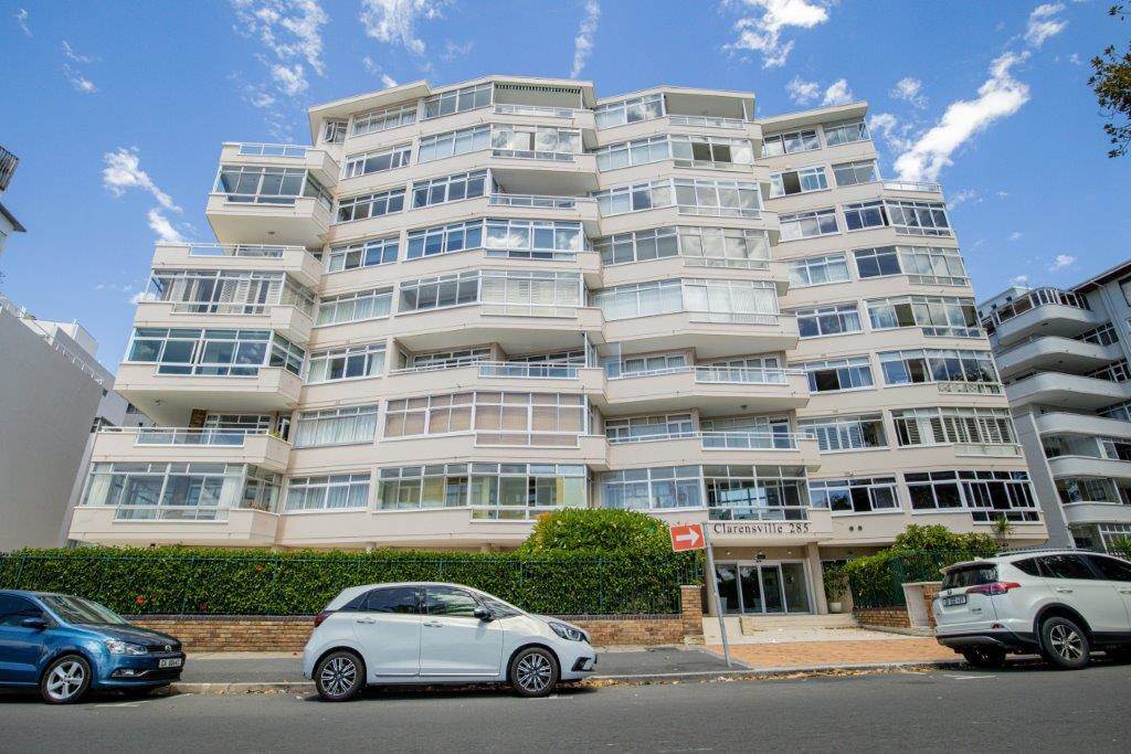2 Bed Apartment in Sea Point photo number 17