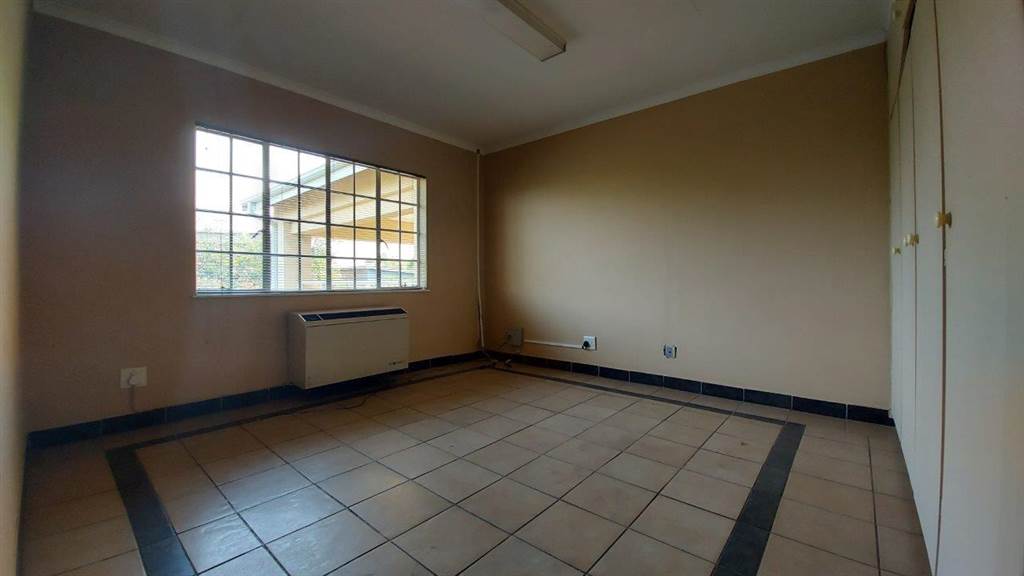 74  m² Commercial space in Nelspruit Central photo number 2