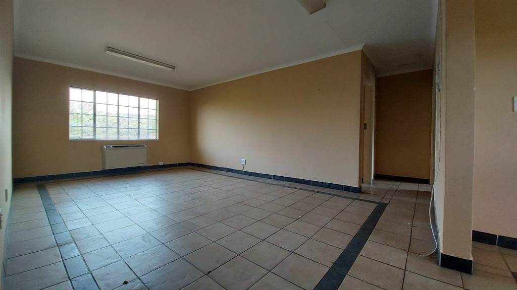 74  m² Commercial space in Nelspruit Central photo number 4