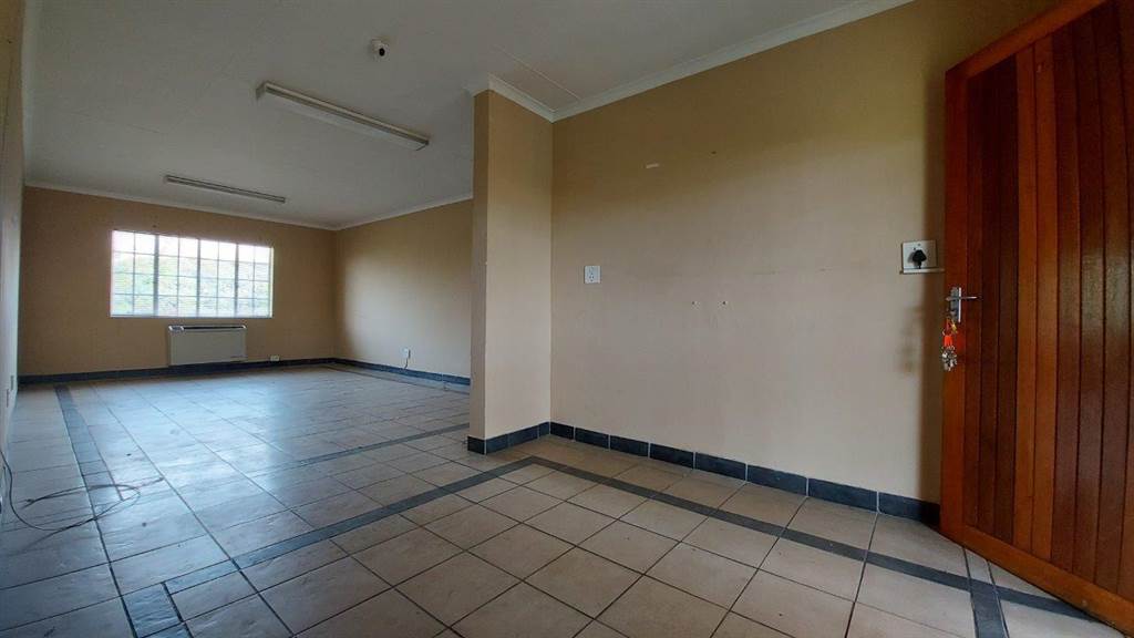 74  m² Commercial space in Nelspruit Central photo number 3