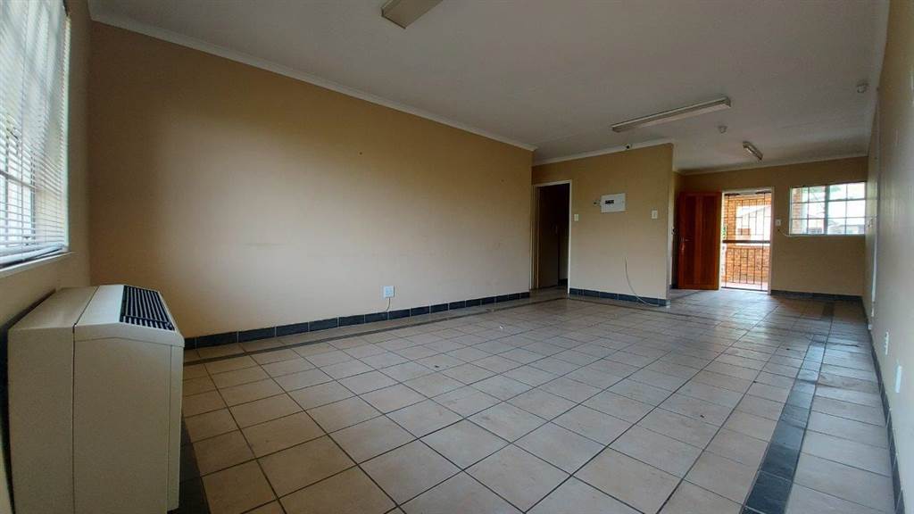 74  m² Commercial space in Nelspruit Central photo number 6