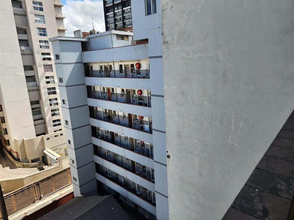 1.5 Bed Apartment in Durban CBD photo number 1
