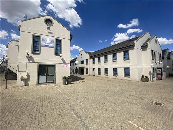 175  m² Commercial space in Halfway Gardens