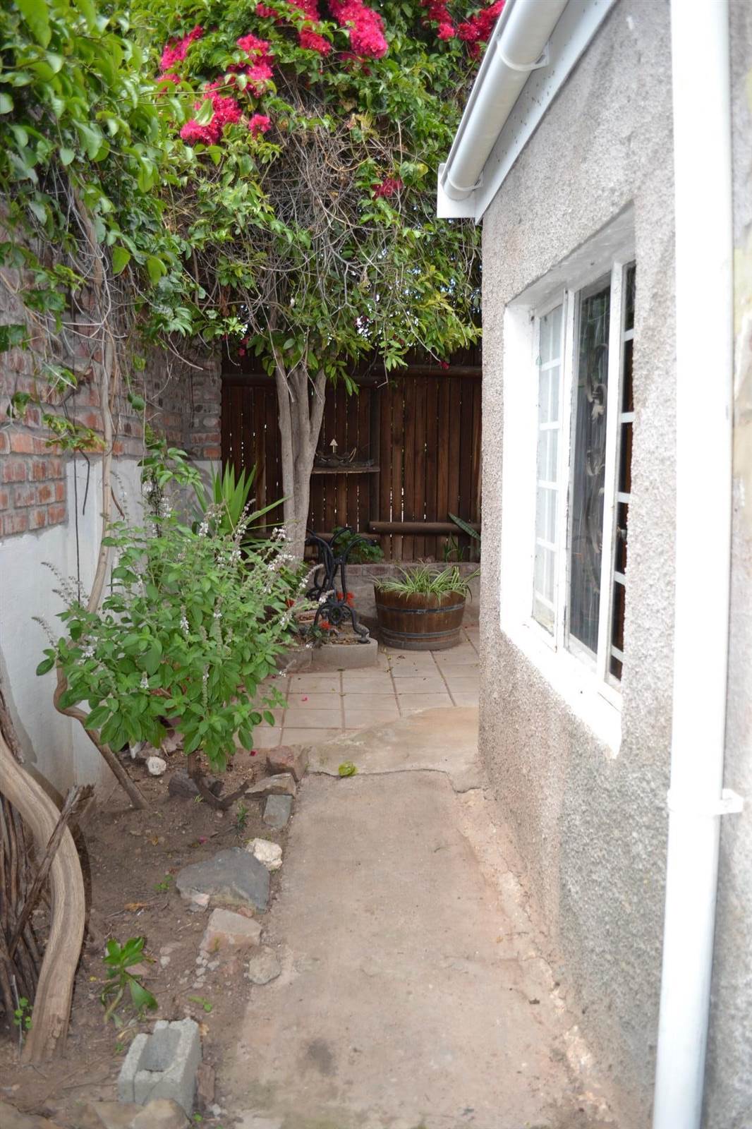 2 Bed House in Calitzdorp photo number 16