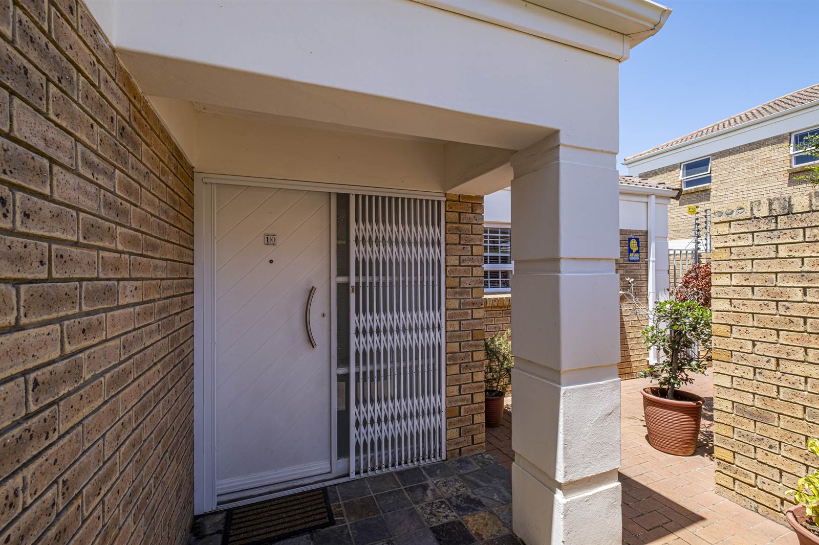 3 Bed Townhouse in Summerstrand photo number 27