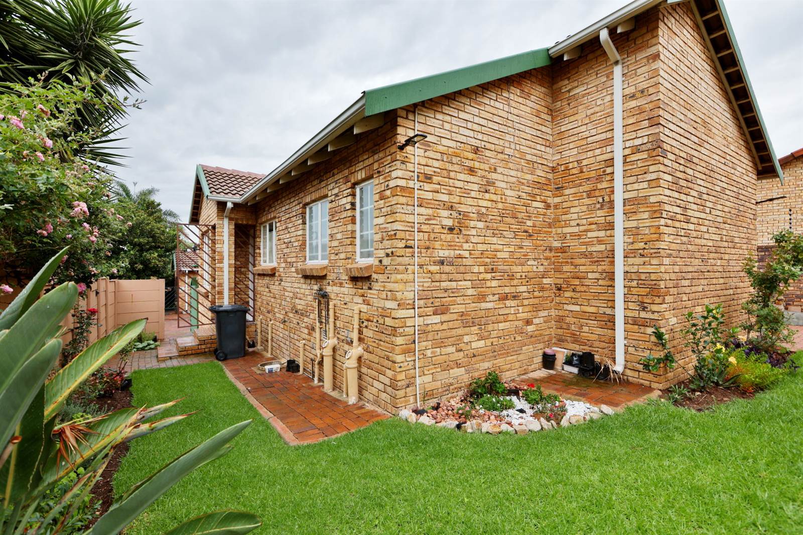 2 Bed Townhouse in Radiokop photo number 17