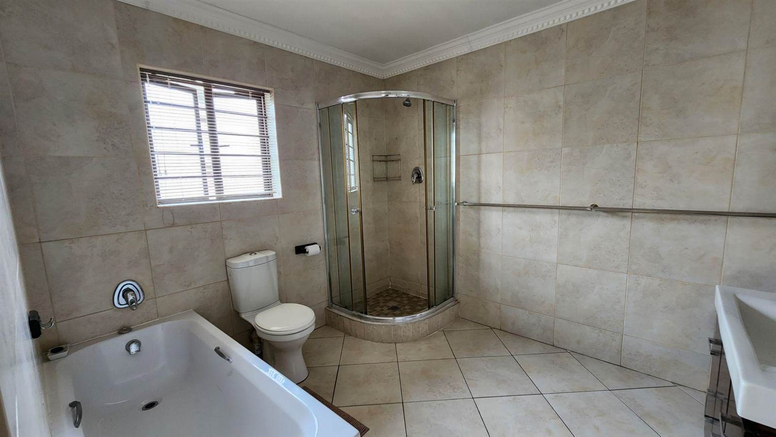 3 Bed Townhouse in Jeffreys Bay photo number 17