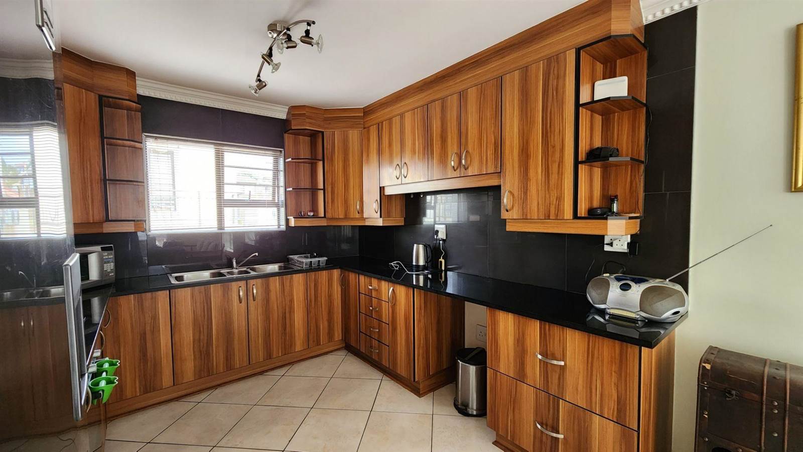 3 Bed Townhouse in Jeffreys Bay photo number 10