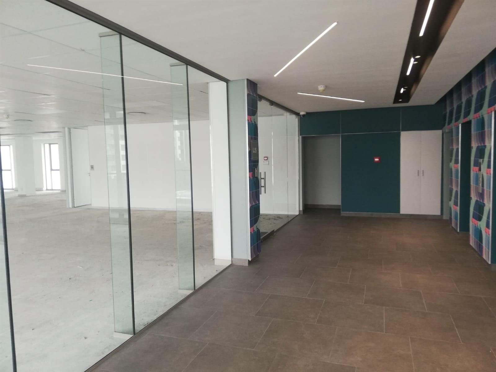 615  m² Office Space in Claremont photo number 2