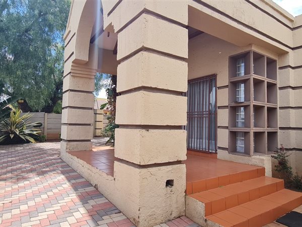 3 Bed Townhouse in Flora Park