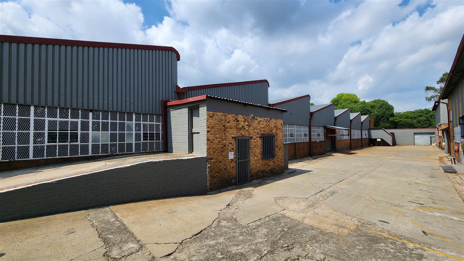 1670  m² Industrial space in Eastleigh photo number 1