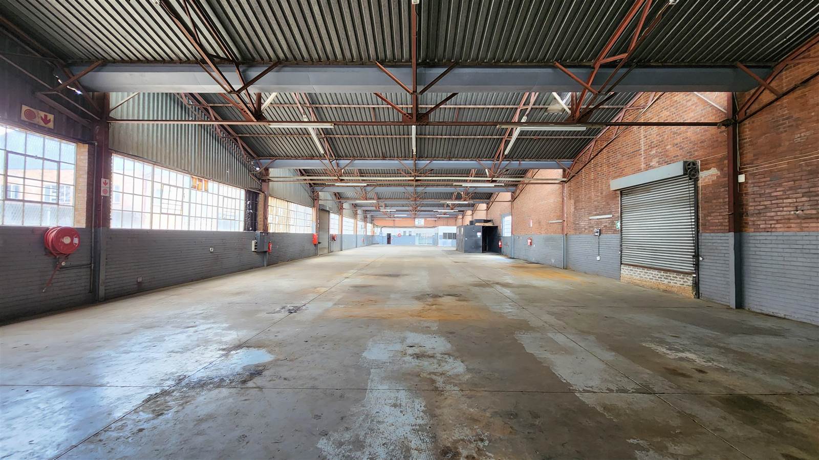 1670  m² Industrial space in Eastleigh photo number 2