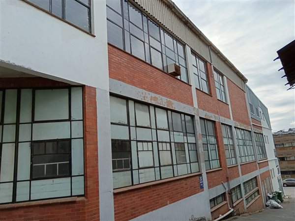 425  m² Commercial space