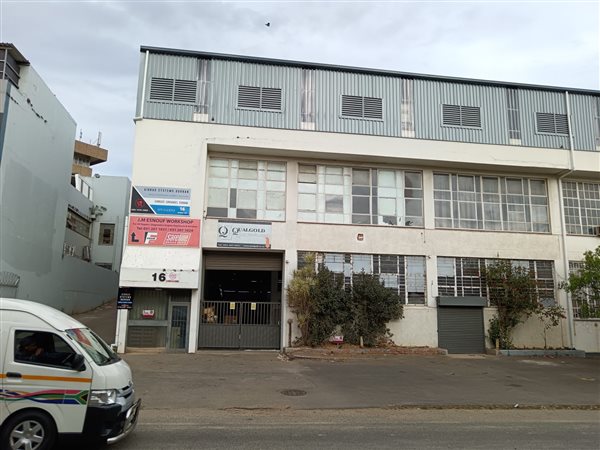 425  m² Commercial space