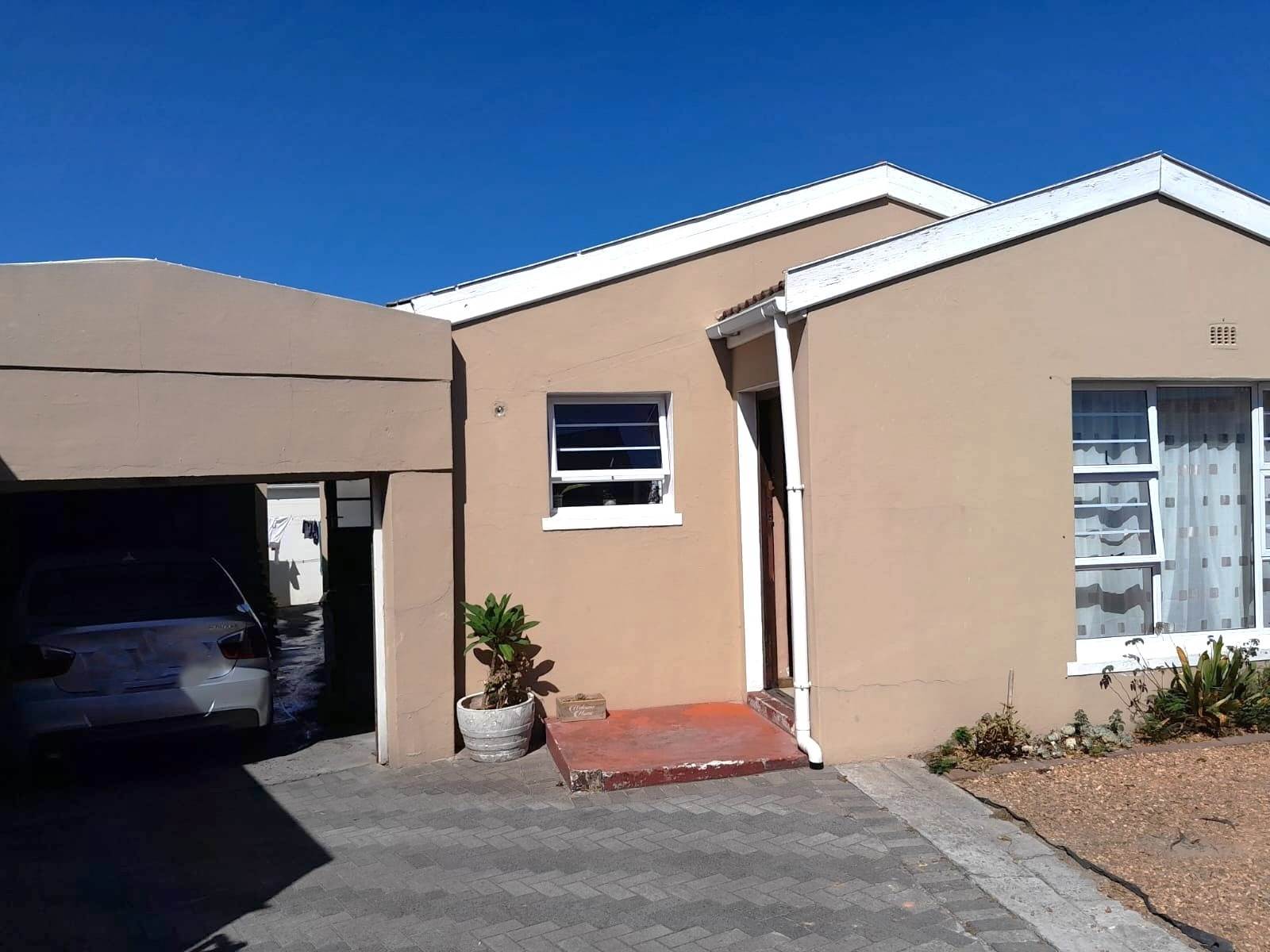 4 Bed House in Strandfontein photo number 1