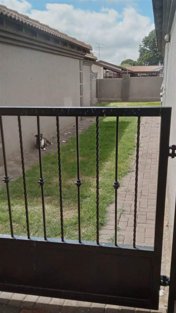 2 Bed Townhouse in Krugersdorp North photo number 8