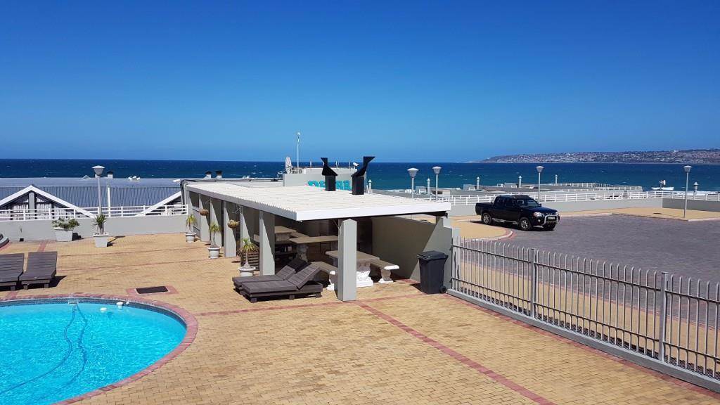 2 Bed Apartment in Hartenbos photo number 5