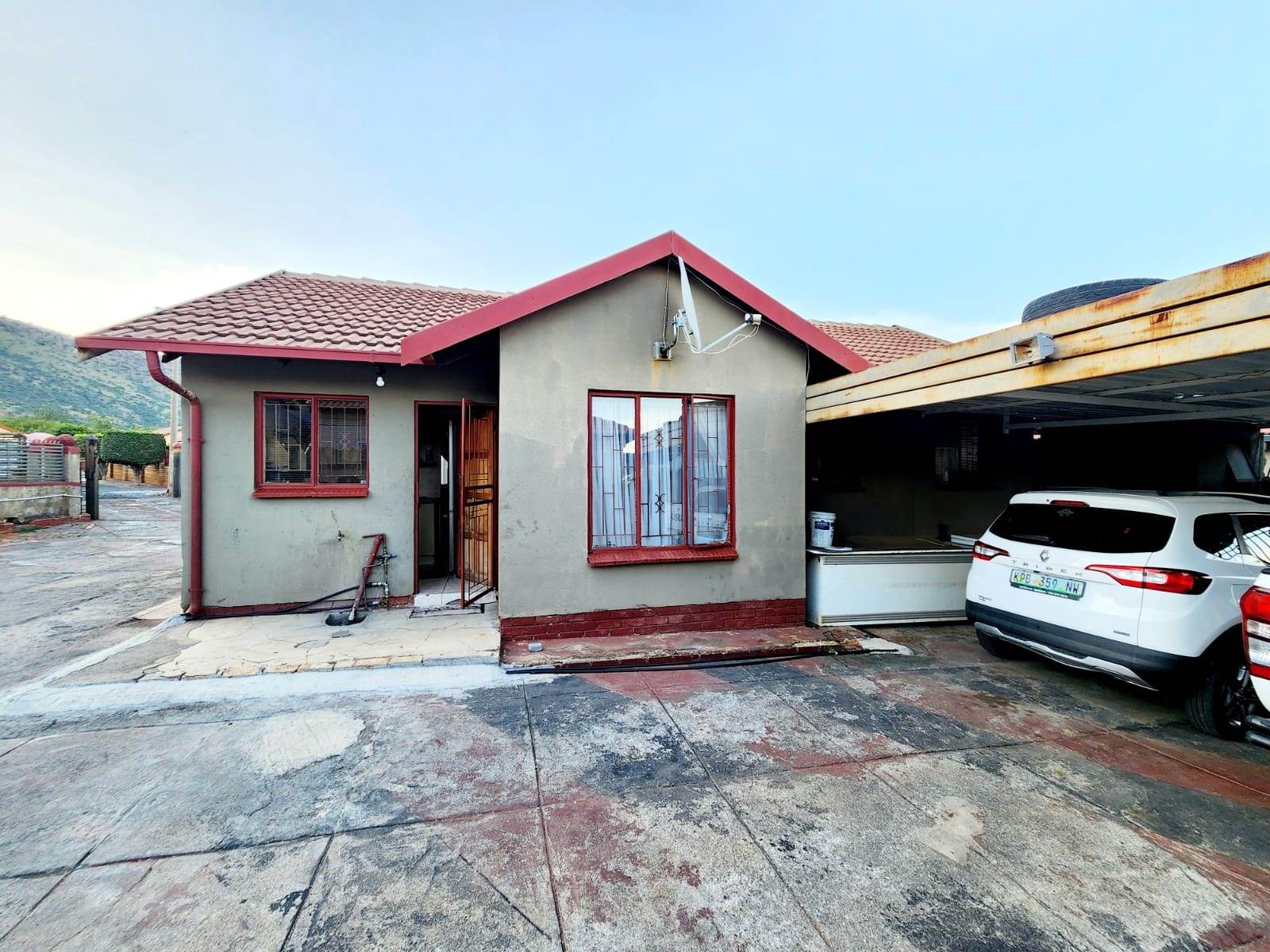 3 Bed House in Tlhabane photo number 1