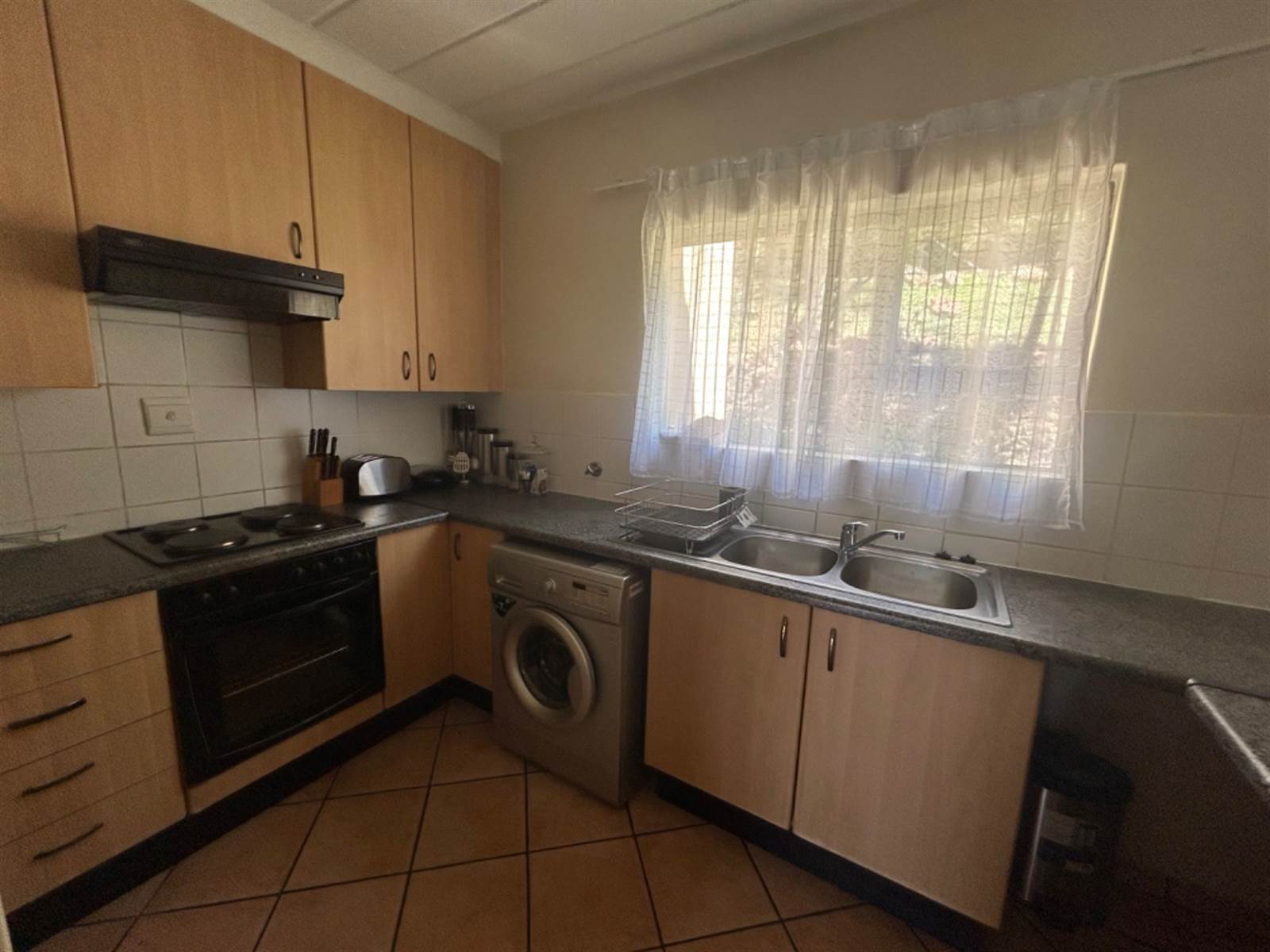 2 Bed Townhouse in Constantia Kloof photo number 8