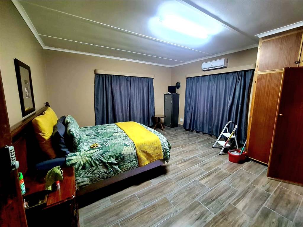 4 Bed House in Olifantshoek photo number 8