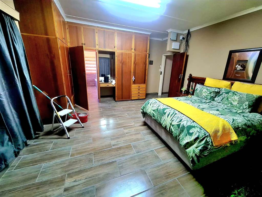 4 Bed House in Olifantshoek photo number 7