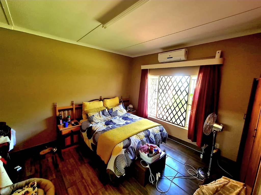 4 Bed House in Olifantshoek photo number 13
