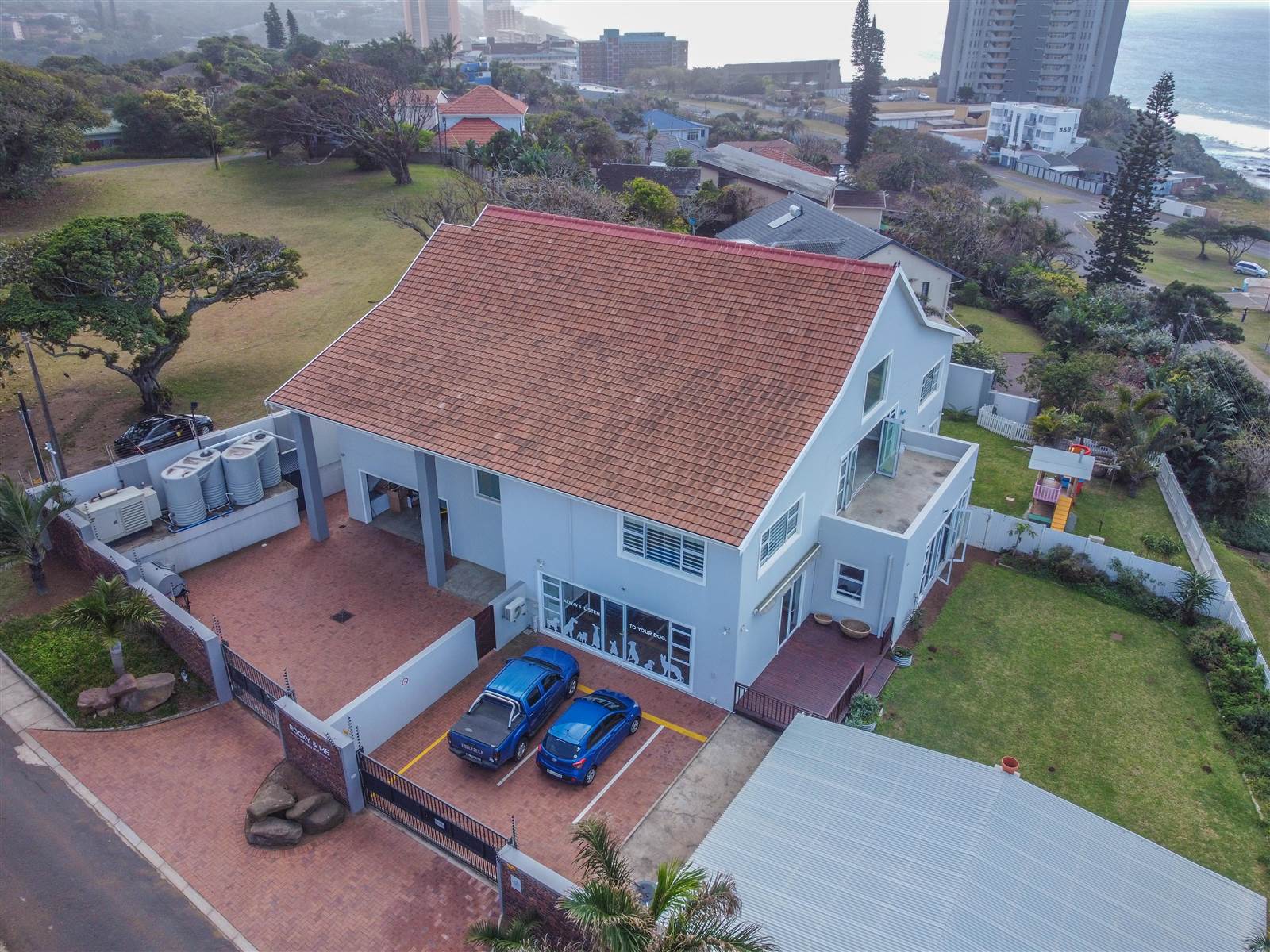 1000  m² Commercial space in Amanzimtoti photo number 2