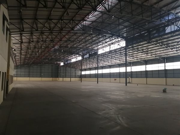 7 640  m² Commercial space