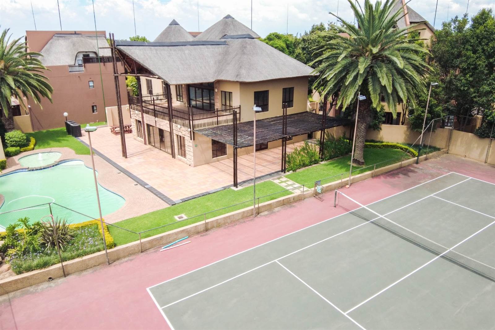 2 Bed Apartment in Lonehill photo number 28