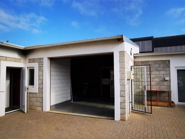 138  m² Industrial space in St Francis Bay