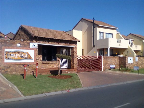 2 Bed Townhouse in Mondeor