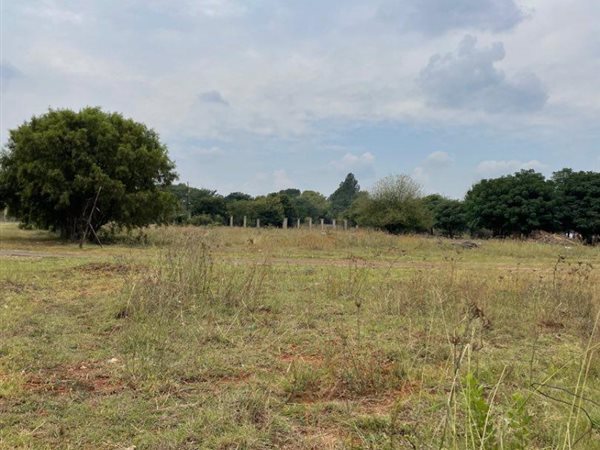 8796 m² Land available in Raslouw AH