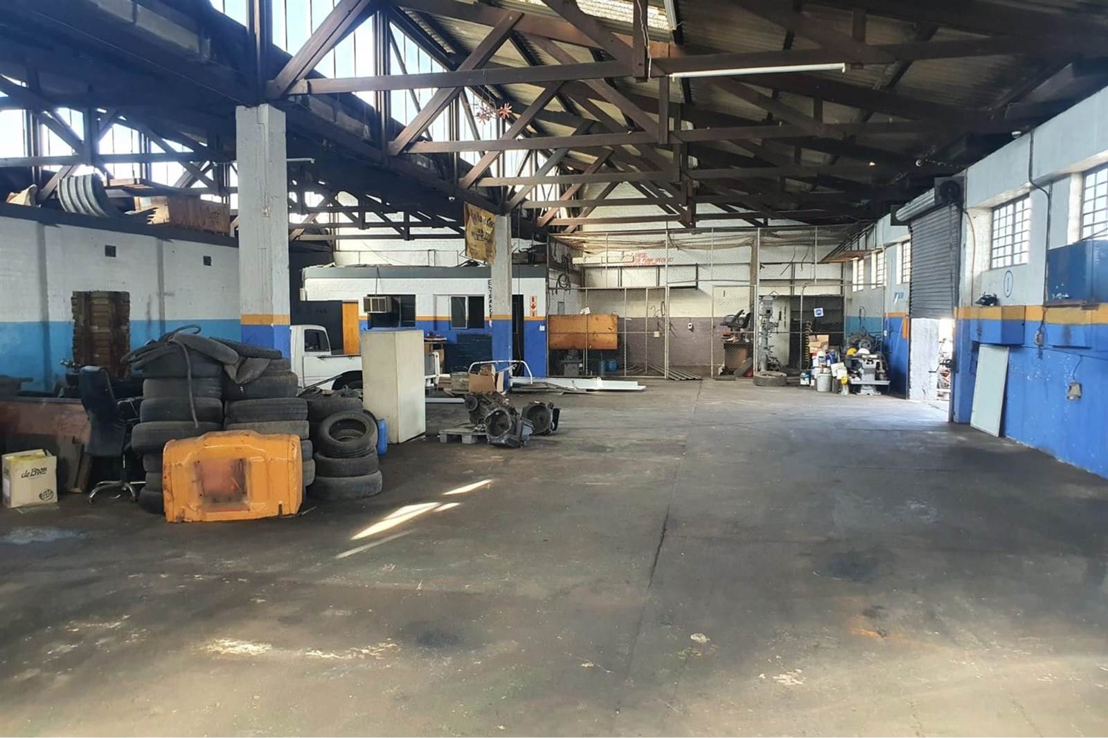 750  m² Industrial space in Sidwell photo number 3