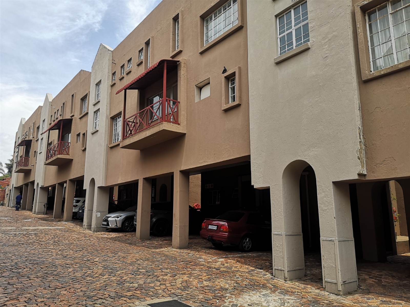 3 Bed Townhouse in Corlett Gardens photo number 1