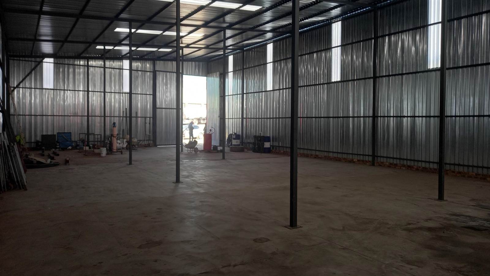450  m² Industrial space in Pomona AH photo number 5