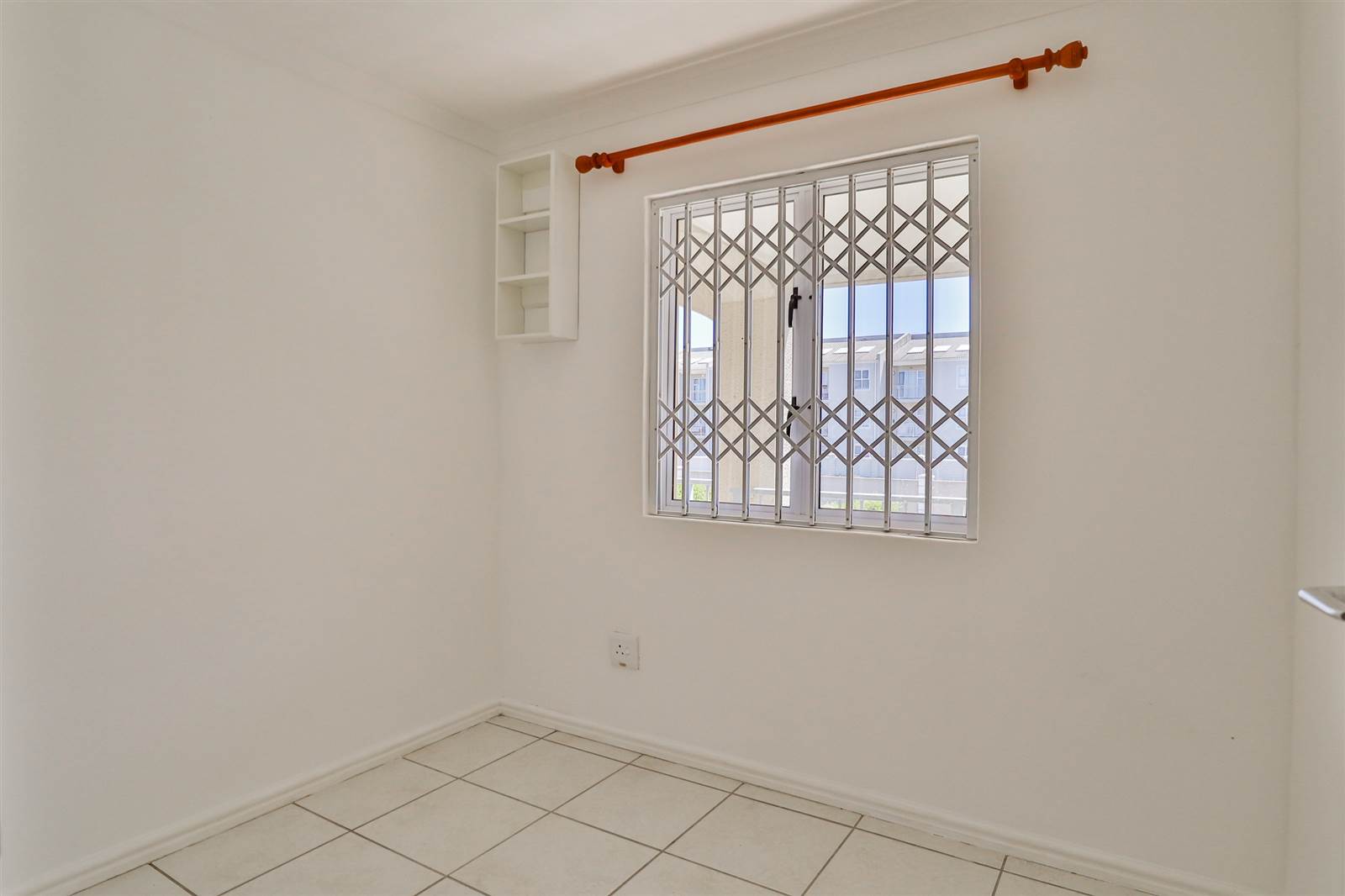 3 Bed Apartment in Muizenberg photo number 15