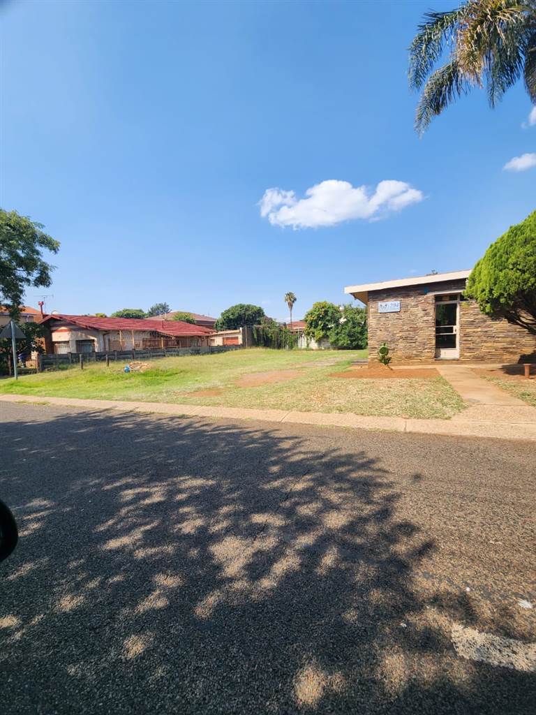 450 m² Land available in Laudium photo number 4
