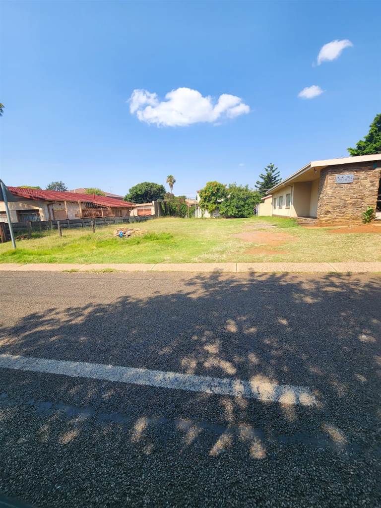 450 m² Land available in Laudium photo number 3