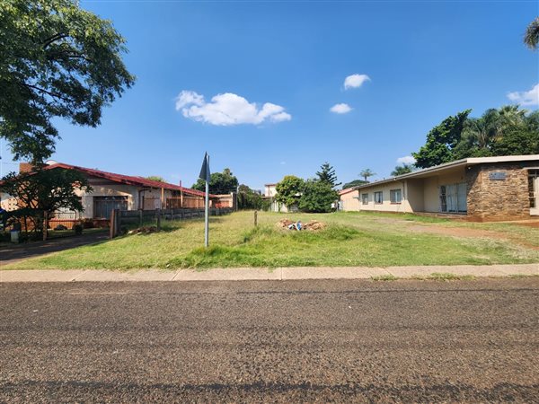 450 m² Land available in Laudium