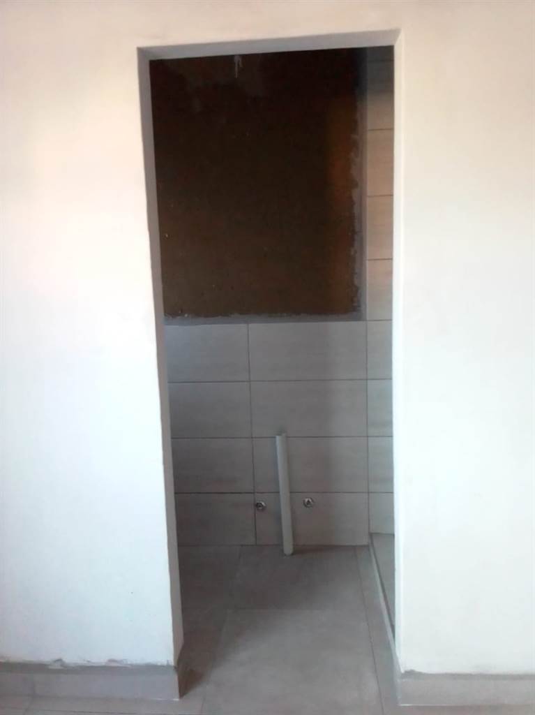 1 Bed Apartment in Tladi photo number 16