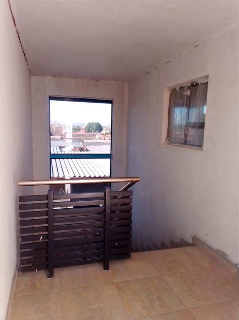 1 Bed Apartment in Tladi photo number 11