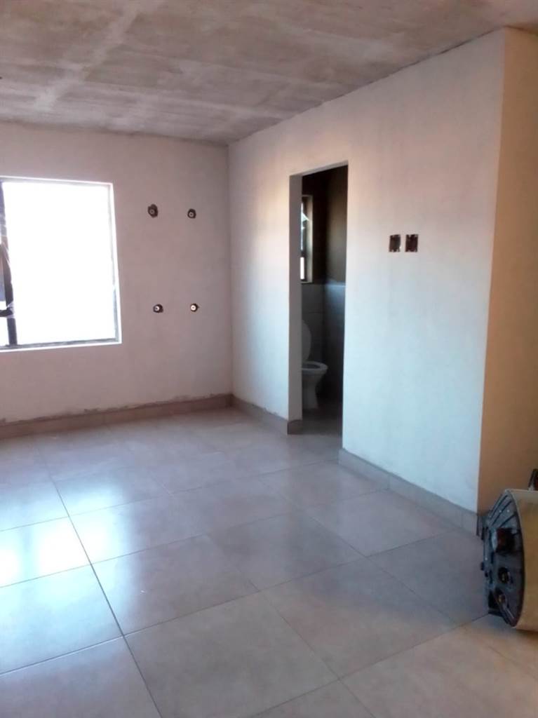 1 Bed Apartment in Tladi photo number 15