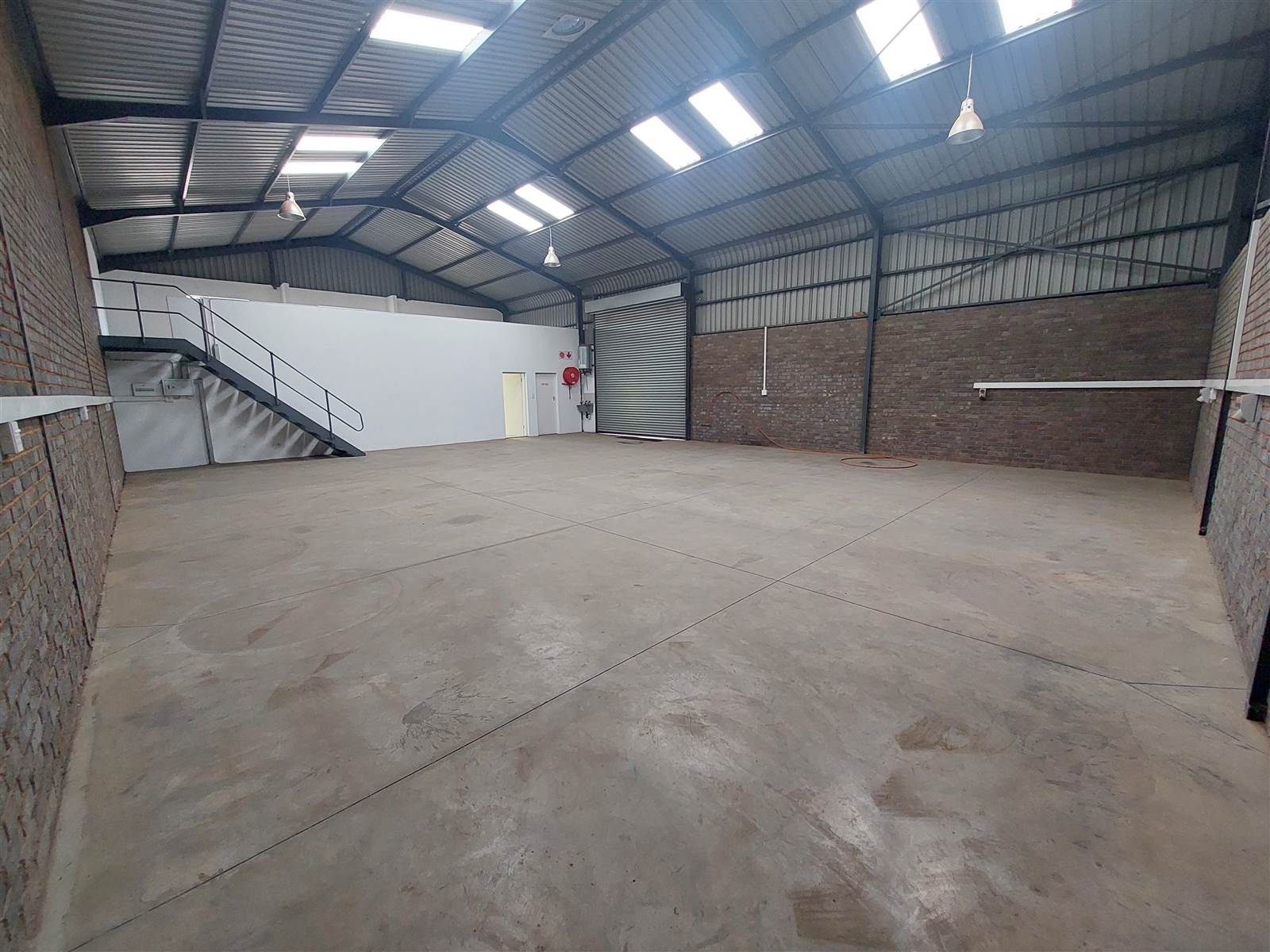300  m² Industrial space in Anderbolt photo number 3