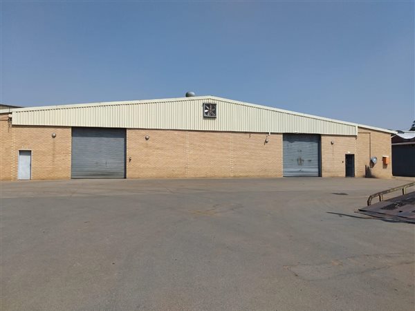 8 400  m² Industrial space