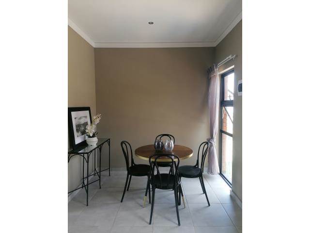 2 Bed Apartment in Hazeldean (Silverlakes Surroundings) photo number 4
